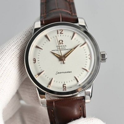 欧米茄 Omega 海马系列 1948腕表 重磅来袭！欢迎品鉴！ 独家定制8806至臻天文台一体机芯，纹理、结构、摆轮位置和镂空均与原版一致，运转美态清晰可见，