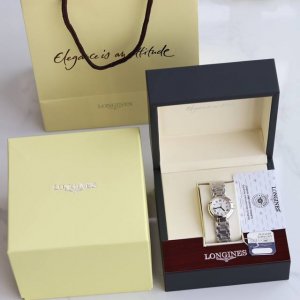 爱要1千遍！！！浪琴longine 2019新系列心月月相石手表女士超美气质范时尚石英腕表，适合各种场合。大气场从心月系列开始～2个款式，罗马数字款和带钻款，深