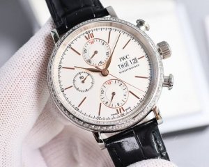 白 -金 。Tw倾情演绎 Iwc 万国 波涛菲诺计时腕表 Rb2 腕表尺寸42Mmx13.5Mm。完美同步正品，表壳以精钢材质打造，通过细致的抛光打磨之后呈现出