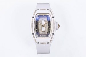 Zf再续华美篇章 精致璀璨.魅力之作 “表界女神” 理查德米勒Rm07-1黑白陶瓷镶钻系列 1 Zf的陶瓷镶钻工艺:陶瓷表壳在配备金钢石钻孔铲边工具的专业Cnc