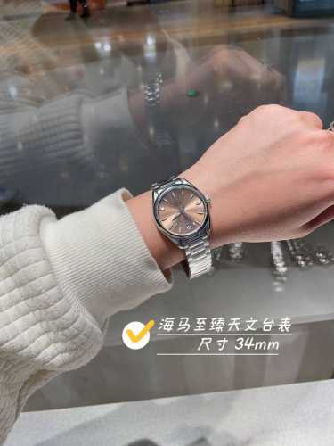 爆版新款 海马at150新款34Mm女士至臻天文台表 本命年最拉风的手表 非欧米茄海马莫属 如此浪漫的春天里 耀眼的除了阳光 还有手上的海马 举手投足之间尽显大