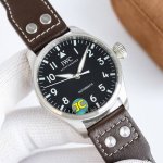 Iwc 万国 空中霸主 大飞 大飞行员 系列。43Mm 狂野阳刚的设计，霸气侧漏。细腻温柔的工艺，炉火纯青。两者相辅---刚柔并济，虎啸猿啼。 1 表壳 宽厚的