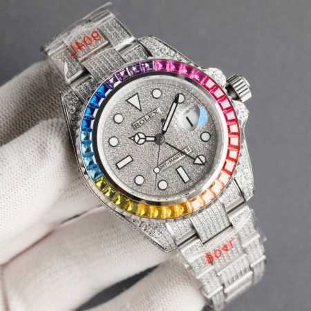 土豪版满钻Gmt 震撼来袭 劳力士Rolex 格林尼治系列，堪为宝石镶嵌腕表系列之瑰宝。 永恒黄金腕表镶嵌最珍稀的钻石，充分展现劳力士在宝石镶嵌方面的非凡技艺。 - 点击图像关闭