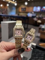 卡地亚复古山度士系列 DDD 中号尺寸：宽度26Mm长度36Mm DDD 小号尺寸：宽度21Mm长度28Mm DDD 进口石英机芯，316L精钢表壳表链。蓝晶石