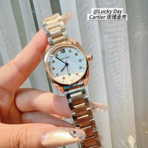 玫瑰金 钻面 罗马面 卡地亚-Cartier 女款腕表年轻而华丽，以年轻休闲设计为主打，三针石英腕表带日历，头层小牛漆皮表带. 尽显奢华腕表。尺寸: 32Mm