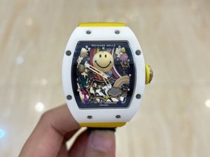 笑脸 全新V2升级版，一体机到货 细看视频6点位置机芯会旋转的 真正的一体机。 Richard Mille 理查米尔 发布全新Rm 88 Smiley自动上链飞