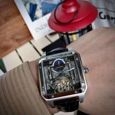 品牌: 卡地亚 镂空飞轮新品，商务休闲 奢华大气类型：精品男士腕表 新品 表带：真牛皮表带 舒适 机芯:高级机械机芯 稳定 材料：矿物质防刮镜面 高清，耐磨 大