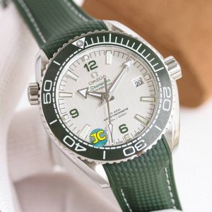 tvs欧米茄 海洋宇宙600米潜水表 独家唯一对版 Cal.8900机芯，实现快调时针调日历， 双T避震器黑摆轮。完美尺寸～43.5Mm 采用经过拉丝处理的精钢
