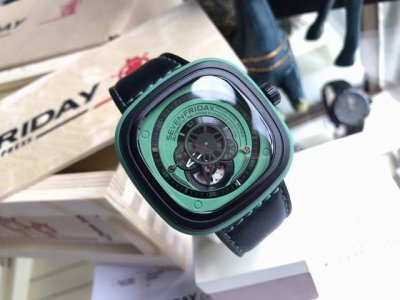 天猫 ！ Sevenfriday七个星期五 最新列自动机械男表，型号Sf- 。44.3Mmx49.7Mm表径，工业风，超级酷，三针分离，带日历！每一只都独立编号