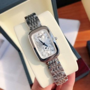 独家货源！超级大牌经典不败的浪琴马术系列-休闲时尚女士石英腕表，浪琴马术体现了以飞翼沙漏标志而闻名于世的浪琴品牌最古老的制造美学，独特设计的表壳以超薄侧影铸就永