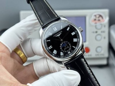 Gf 浪琴名匠系列月相40Mm腕表，搭载复刻L899.5一体机芯。 两大市场唯一』： 唯一对版自动陀真轴承 注意：此轴承并非贴片，没有浪琴机芯专用工具请不要乱拆