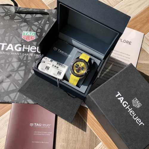 新款！高颜值已上线！Original Tagheuer 泰格豪雅f1系列，瑞石英男士腕表！表面立体裁制，原装氟胶材质表带，细腻光滑且抗汗无廉价香味。六针计时带日