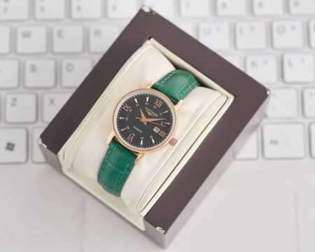 白 金 钢带+20 陶瓷+40。浪琴-Longines精品女表携手而来，简约精致，品质精湛，热卖全城。采用进口石英机芯，顶级316精钢表壳，进口小牛皮表带，矿物 - 点击图像关闭