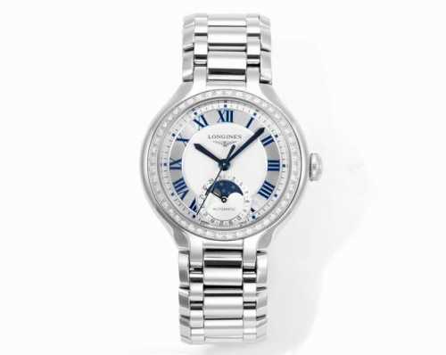 浪琴全新款心月星辰腕表 璀璨星辰，腕间永恒 让每个抬手都是高光时刻 晶莹美钻环绕表盘，如星辰坠入眼眸 白色搭配银色表盘层次分明，如同月光光晕，温和宁静，低调中透