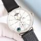 白 -金 Iwc柏涛菲诺系列Iw359001腕表是品牌推出的第一款配备全新自主研发全历模块的作品！ 而其他款式不同，此次表盘采用“上下双眼”布局，12点字位显示