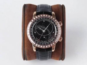 梦幻星空腕表横空出世，不负众望：真星空轨道表盘，按正品745小时一圈。和正品完全一致，独家三层表盘完美复刻原装表！配送专柜运输包装盒！ “贵族的标志”百达翡丽