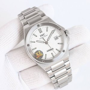 台湾厂耗时半年2025压轴巨作，Iwc万国全新工程师系列全自动腕表40重塑了上世纪70年代杰罗.尊达风格！表盘经典网格设计和多边形螺丝表壳巨显独特，表带中间链节