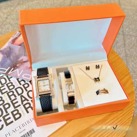 配盒 Hermès 爱马仕 H系列五件套 香港免税店同步上市 优雅与浪漫与艺术格调 套装包括：爱马仕heure H系列石英女表 爱马仕heure H系列钛钢珐琅 - 点击图像关闭
