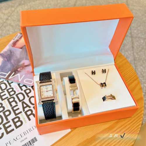 配盒 Hermès 爱马仕 H系列五件套 香港免税店同步上市 优雅与浪漫与艺术格调 套装包括：爱马仕heure H系列石英女表 爱马仕heure H系列钛钢珐琅