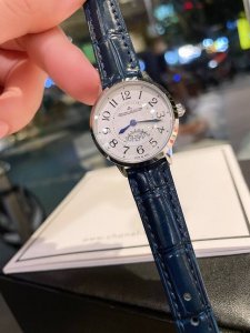 29尺寸 积家jaeger-Lecoultre约会系列 蓝宝石镜面 浪漫登场 修正现市面任何版本的所有不足之处 简约淑女 尽显浪漫情怀 表壳 腕表尺寸29Mm
