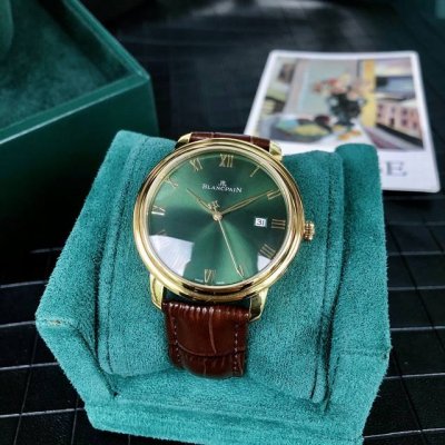 白 金 品牌:宝珀 三针新品，商务休闲 奢华大气类型：精品男士腕表 新品 表带：真牛皮表带 舒适 机芯:进口西铁城机芯 稳定 材料：矿物质防刮镜面 高清，耐磨