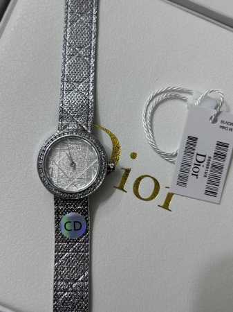 独家实拍图迪奥女士腕表 石英机芯Christian Dior - 点击图像关闭