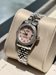 劳力士 日志 系列经典女款 实芯钢带-原装压扣 进口机芯 小红书火爆推荐 设计显出独特高贵优雅女神气质！316精钢表壳搭配施华洛世奇水晶钻石，纯手工镶嵌而成，女