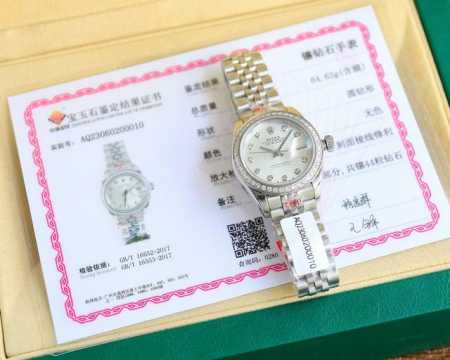 劳力士女装日志型28㎜日志系列，女装日志型的蚝式表壳是坚固优雅、完美比例的典范，采用316L不锈钢来锻造不锈钢腕表表壳，具备高抗腐蚀性，这种超合金不仅非常耐用且 - 点击图像关闭