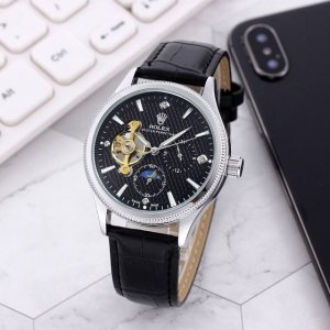 白： ，间金： ，劳力士一Rolex九飞轮全自动日月星辰机械，6字位白天走时 太阳 晚上走时 月亮 [月亮]蕴含最优质的材料与一丝不苟的工艺！超强矿物质玻璃，真
