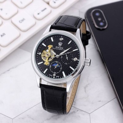 白： ，间金： ，劳力士一Rolex九飞轮全自动日月星辰机械，6字位白天走时 太阳 晚上走时 月亮 [月亮]蕴含最优质的材料与一丝不苟的工艺！超强矿物质玻璃，真