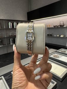 金白同价 人间浪漫富贵花，被浪琴中古表击中！太秀致的一枚浪琴 Vintage 优雅系列表，可真是火遍全网不拥有一枚是不是心痒痒！这枚自浪琴 Longines 实