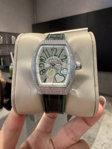 Franker Muller_法兰克穆勒 V32酒桶系列 奢华镶嵌钻石经典数字面搭配橡胶真皮带 镶钻扣子 进口机芯 真空电镀 亮度高，更耐带 百搭衣橱 多种风格