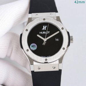 50Mm 宇舶Hublot恒宝表经典融合Classic Fusion系列565.Nx. .Lr男士腕表，直径42Mm，表壳316L精钢，耐磨蓝宝石玻璃，字面采用