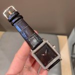 Lv 路易威登 顶级原单 牛货来袭划重点式的推荐专柜同步最新款方壳镜面材质 蓝宝镜面机芯 瑞士进口石英尺寸 30Mm X 30Mm厚度 7Mm