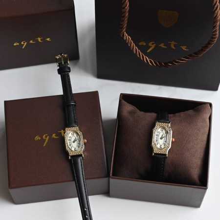 Agete 原单阿卡朵 方形皮带小表 尺寸17Cm,做工非常精致，复古雕花小皮带表，上手妥妥的文艺范！这是一个日本的轻奢品牌，1990年就成立了，质感很好，这只 - 点击图像关闭