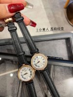 白 金 钻30#荔枝纹皮 天梭嘉丽小美人系列，整体非常简洁，26Mm的表盘很精致小巧，厚度刚刚好！不愧是小美人～戴起来也是非常好看的～值得入手手表之一