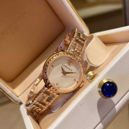 白壳 金 新款 范思哲 Versace Greca Goddess系列，表径28Mm，表圈凹凸感设计，举手投足间光影交错，表盘上柳叶形指针勾勒灵动风姿。镂空颗粒 - 点击图像关闭