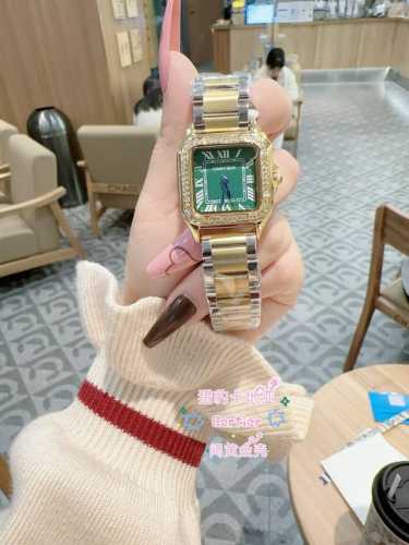 钢带 卡地亚 Cartier 猎豹手表 新款 罗马刻度面 华丽而不羁 是panth re De Cartier猎豹所传达的美学风格 它线条流畅 魅惑动人 柔软服