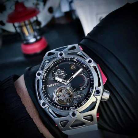 改款Hublot 宇舶表 Techframe Ferrari 法拉利70周年陀飞轮计时腕表.采用法拉利开发跑车的创意流程设计腕表.“引擎”机芯为灵感，围绕该核心 - 点击图像关闭