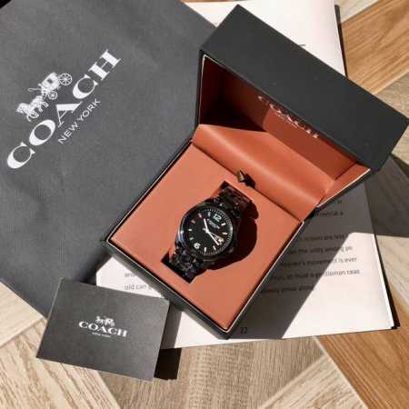 纯原单！Coach Greyson系列石英女式腕表，表径～36Mm，莹润舒适的新型陶瓷表带与表壳精致舒适，简约大气上档次！精致简约的风格是现代与经典的巧妙结合， - 点击图像关闭