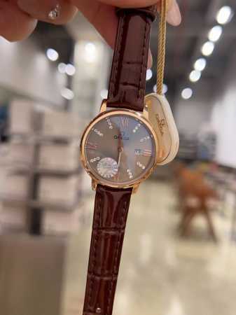白 金 钢带+20 钻圈+20 欧米茄-Omega 女士腕表 进口石英机芯 316L精钢表壳 直径34Mm厚8Mm该款腕表备受女性喜爱 四季衣服搭配 尽显优雅 - 点击图像关闭