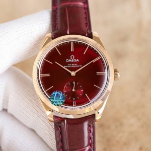 白 金 钻100 Omega 欧米茄碟飞名典小三针系列手动机械 腕表 至臻天文台表径 40毫米，购入原版开模，历时14个月，整体表壳采用原装精钢材质打造，同步原
