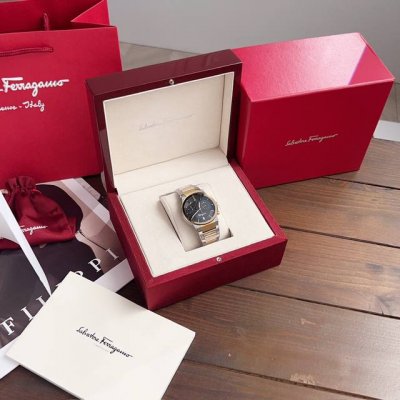 菲拉格慕男女通用型情侣款腕表，超薄时装腕表，官价10400人民币，41Mm防眩目镀蓝膜蓝宝石镜面，耐磨防刮花，Ronda原装石英机芯，稳定走时，超薄精钢Cnc，