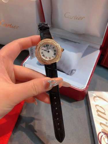 卡家时光流转系列经典中古表 真香警告 Cartier小旋风 最热门的Vintage 小旋风的外壳，三圈圆圈绻缱交缠，演绎人生真挚情感。精致闪耀，华丽璀璨，，美到