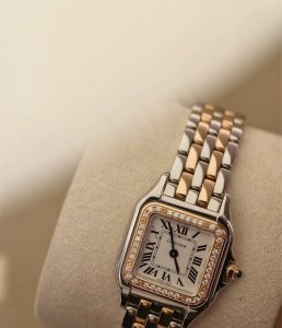 Cartier卡地亚 猎豹系列 石英机芯 30M防水 女款 瑞表 22*30Mm 白色表盘 精钢18K玫瑰金表带