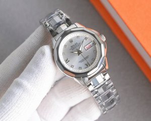 赶快 表 达你的爱意 新款钨钢劳力士Rolex情侣款来袭 最新热浪劲推，采用钨钢材质搭配316精钢，品质更加高贵，手感更加冰凉舒适！蓝宝石严谨要求，使客户放心佩