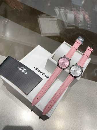白 金 钢带10 天梭tissot 全新卡森臻我系列情侣对表，刘亦菲黄晓明倾情代言。臻我 寓意每时每刻做真实的自己。每一种身份，皆是兴之所至。每一年真我，都独具 - 点击图像关闭