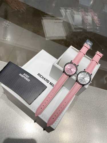白 金 钢带10 天梭tissot 全新卡森臻我系列情侣对表，刘亦菲黄晓明倾情代言。臻我 寓意每时每刻做真实的自己。每一种身份，皆是兴之所至。每一年真我，都独具