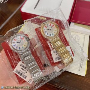 实拍卡地亚蓝气球镶钻系列 全新彩虹钻 钢带版 独具特色风格的优雅气质 36Mm尺寸瑞士石英佩戴舒适 当时间遇见彩虹 玩转夏日小清新 表盘上的宝石闪耀着红橙黄绿青