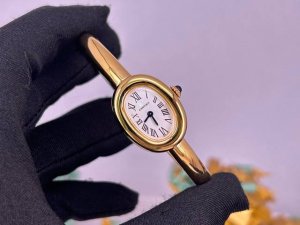 卡家“浴缸”手镯腕表，原装正品开模。包18K+莫桑钻石 字体全镭雕刻字 非市场普通版本印字 真金真钻工艺 细节懂的都懂 配原装首饰盒证书